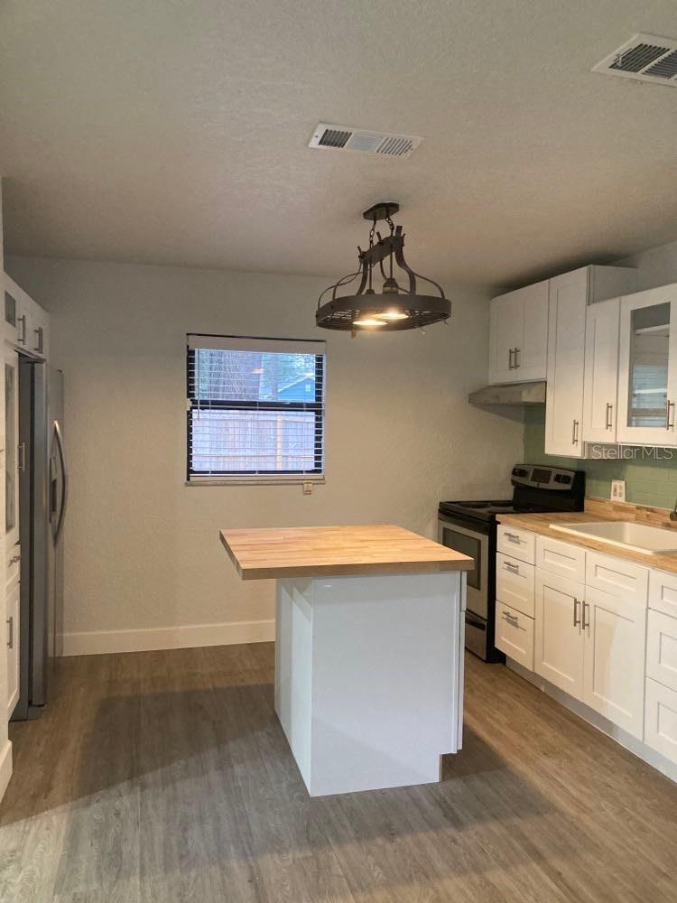 OAKWOOD, TAMPA, FL, 33604