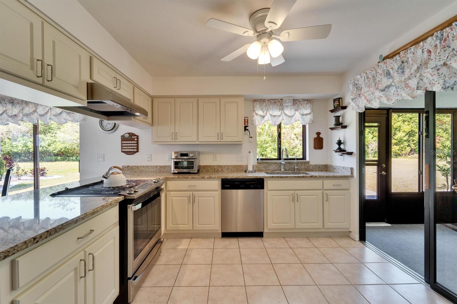 1929 NEW BEDFORD DR, SUN CITY CENTER, FL, 33573