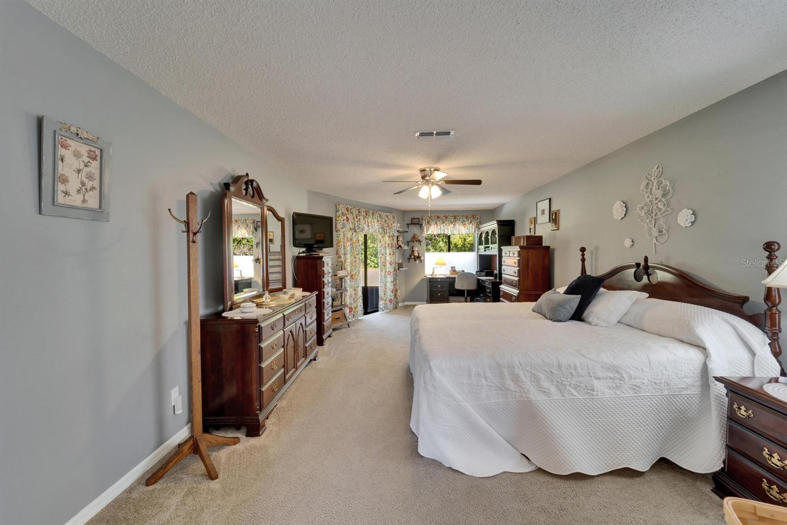 1929 NEW BEDFORD DR, SUN CITY CENTER, FL, 33573