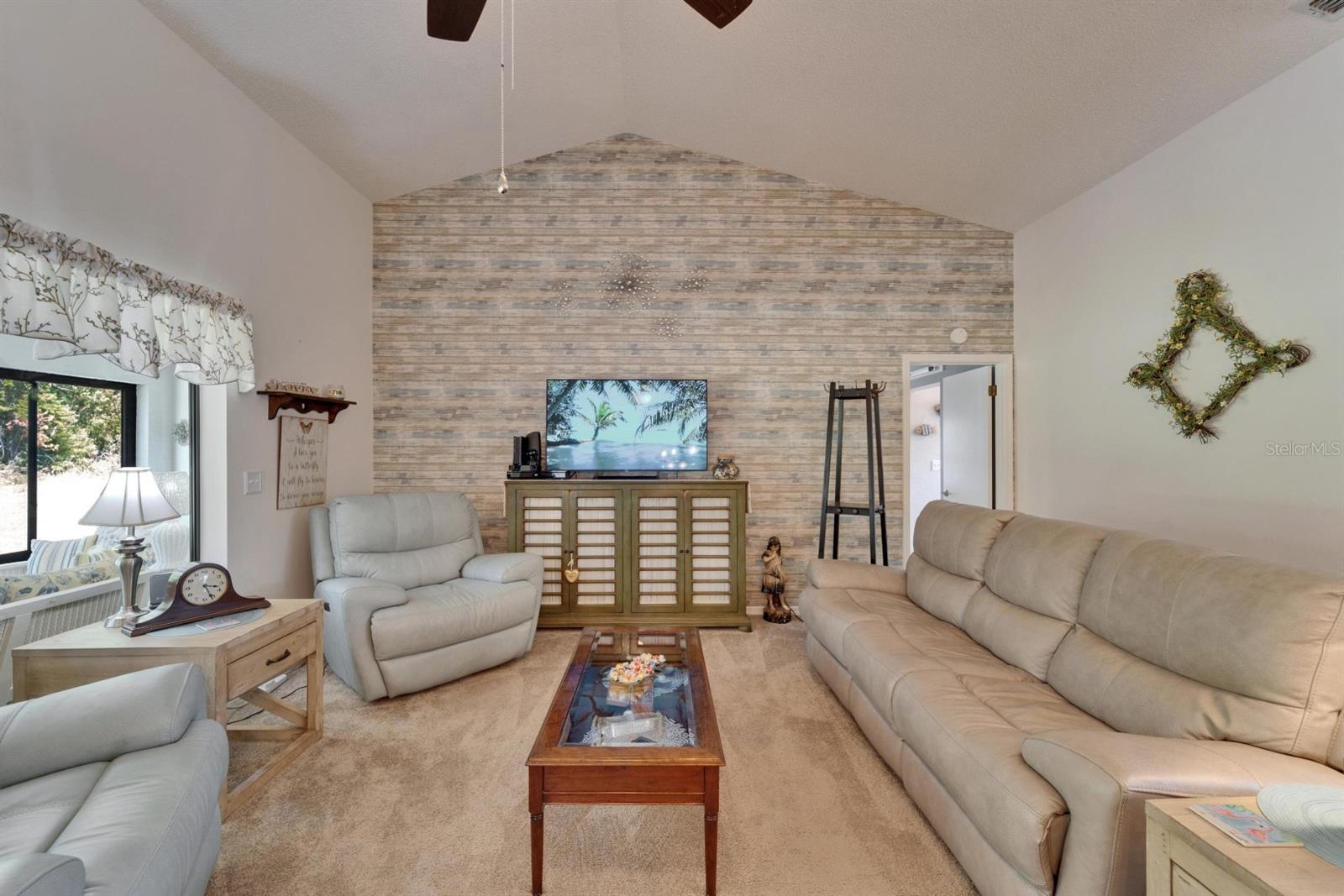 1929 NEW BEDFORD DR, SUN CITY CENTER, FL, 33573