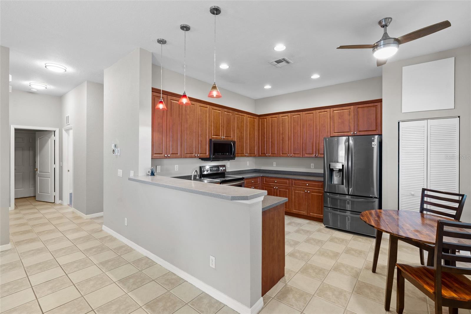 2691 SUNSET LAKE DR, CAPE CORAL, FL, 33909