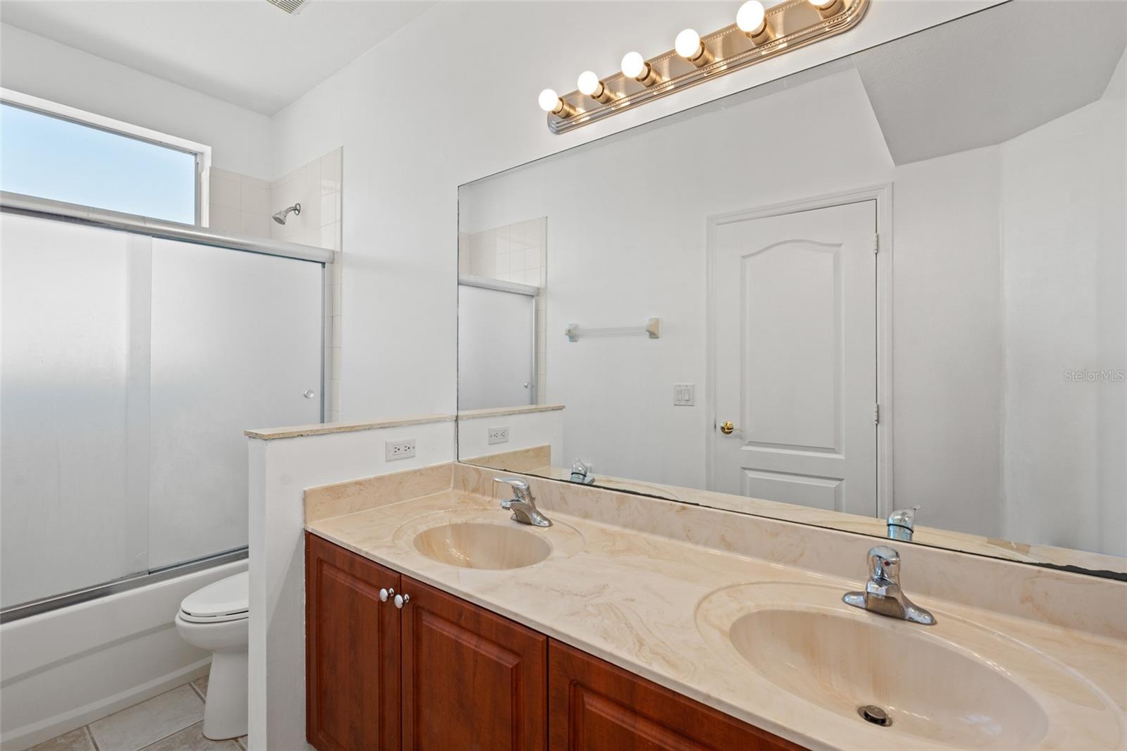 2691 SUNSET LAKE DR, CAPE CORAL, FL, 33909