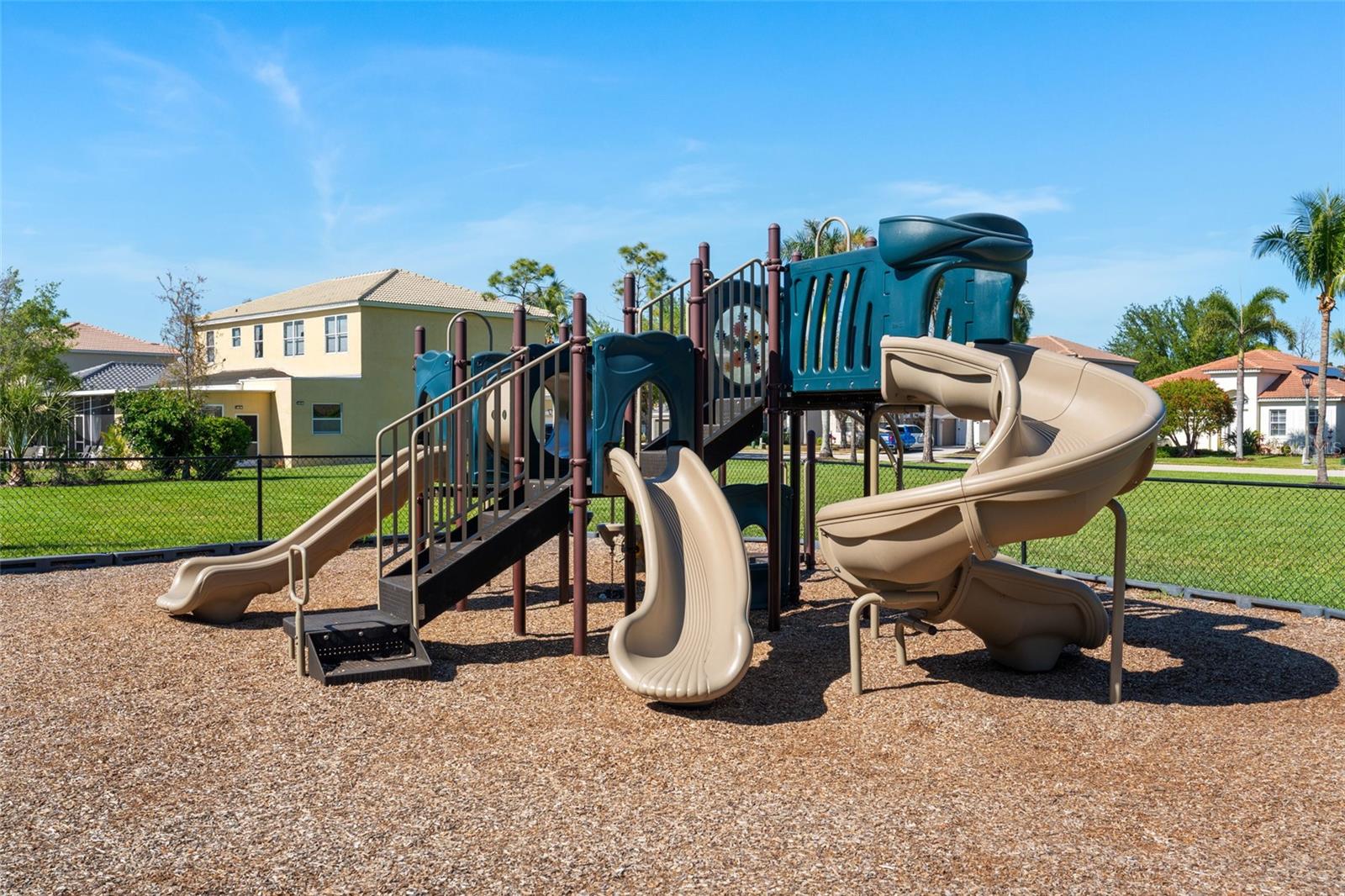 2691 SUNSET LAKE DR, CAPE CORAL, FL, 33909