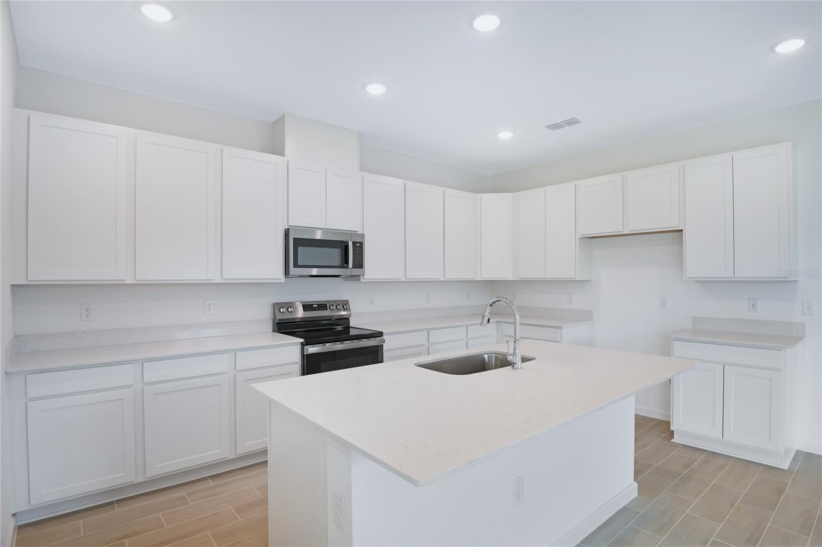 1039 WISTERIA WAY, DUNDEE, FL, 33838