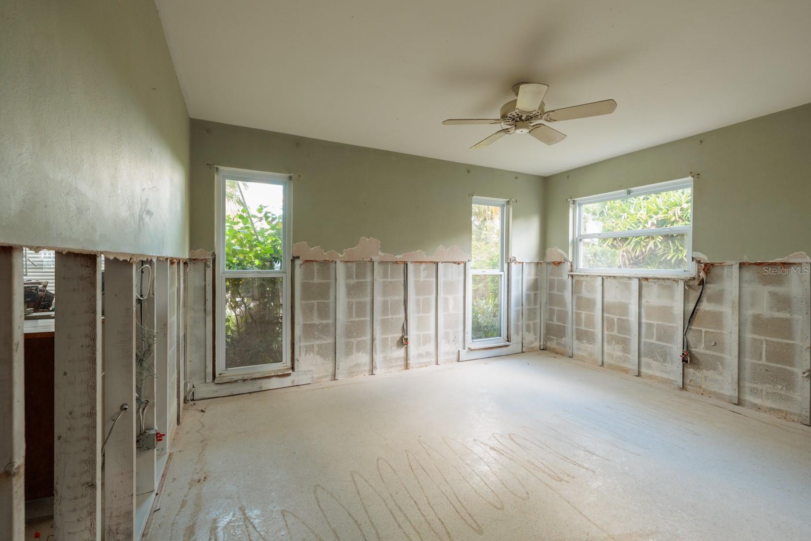 3960 13TH WAY NE, ST PETERSBURG, FL, 33703