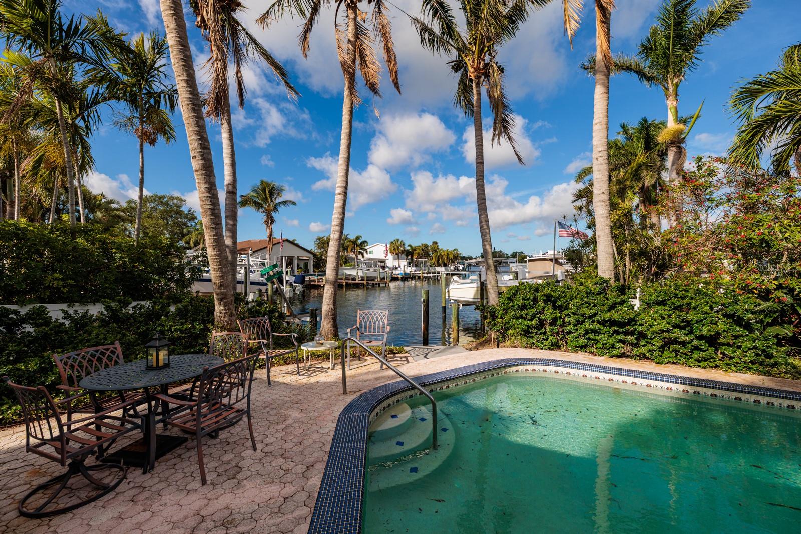 3960 13TH WAY NE, ST PETERSBURG, FL, 33703