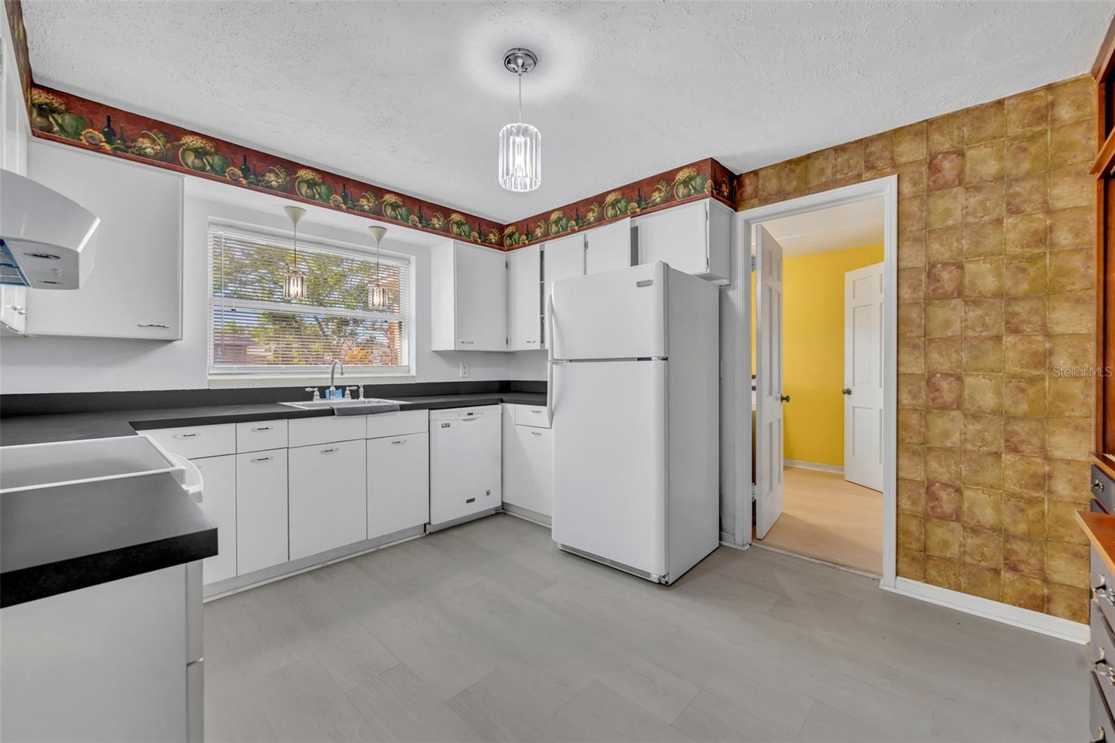 294 W CHARLOTTE AVE, EUSTIS, FL, 32726