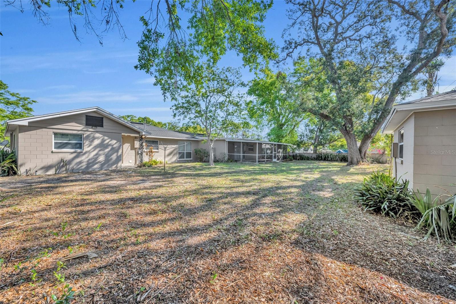 294 W CHARLOTTE AVE, EUSTIS, FL, 32726