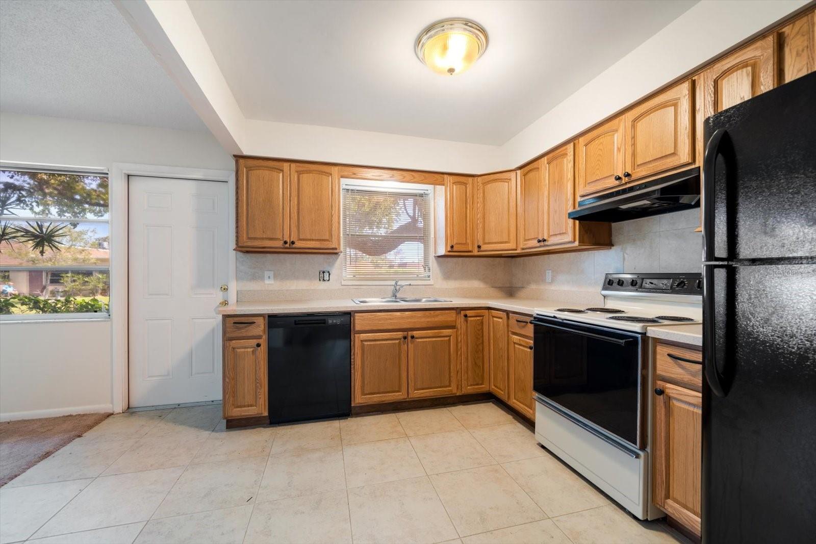 8445 CALAIS N, PINELLAS PARK, FL, 33781