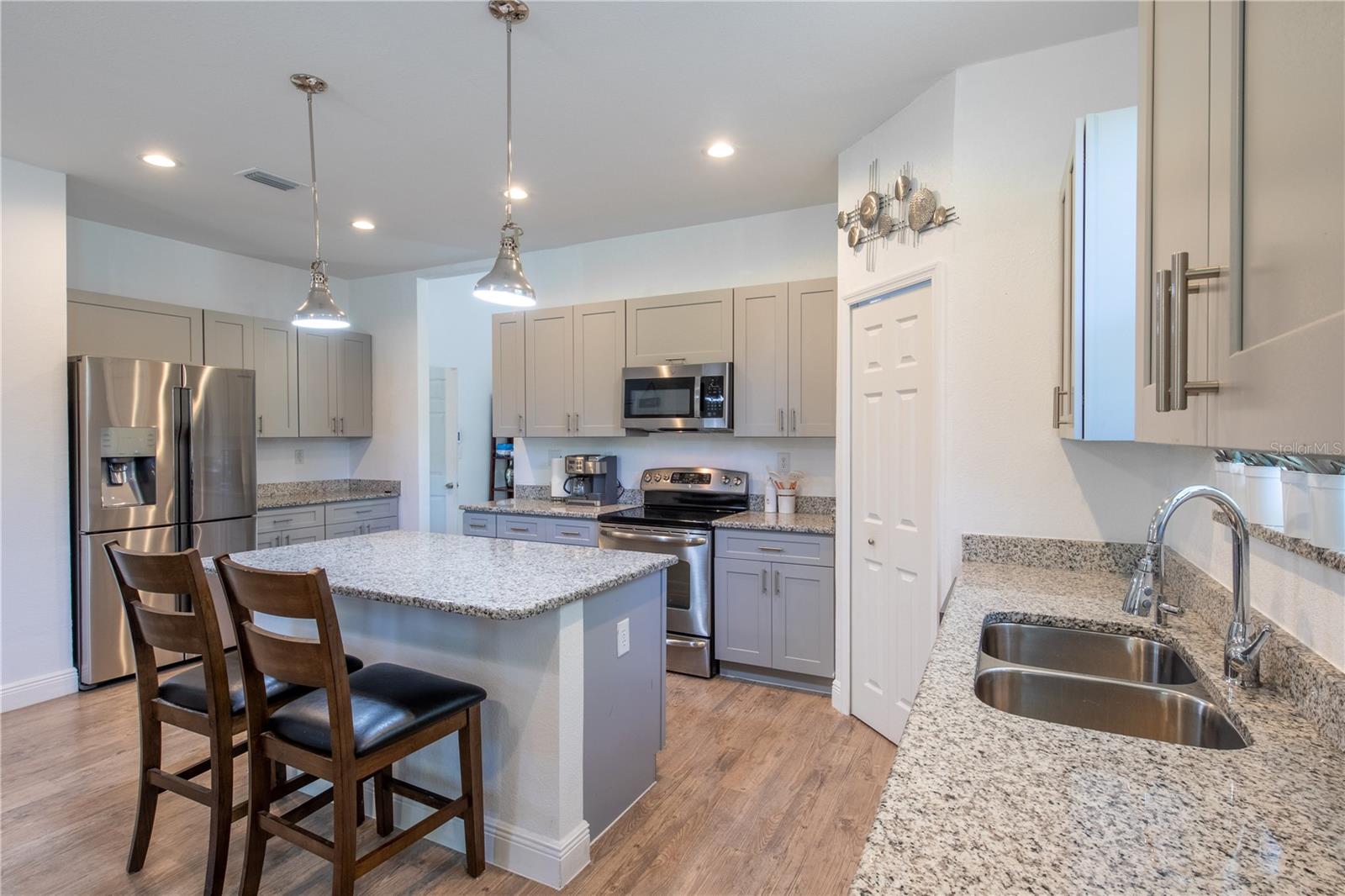 5694 ARAGON AVE, DE LEON SPRINGS, FL, 32130