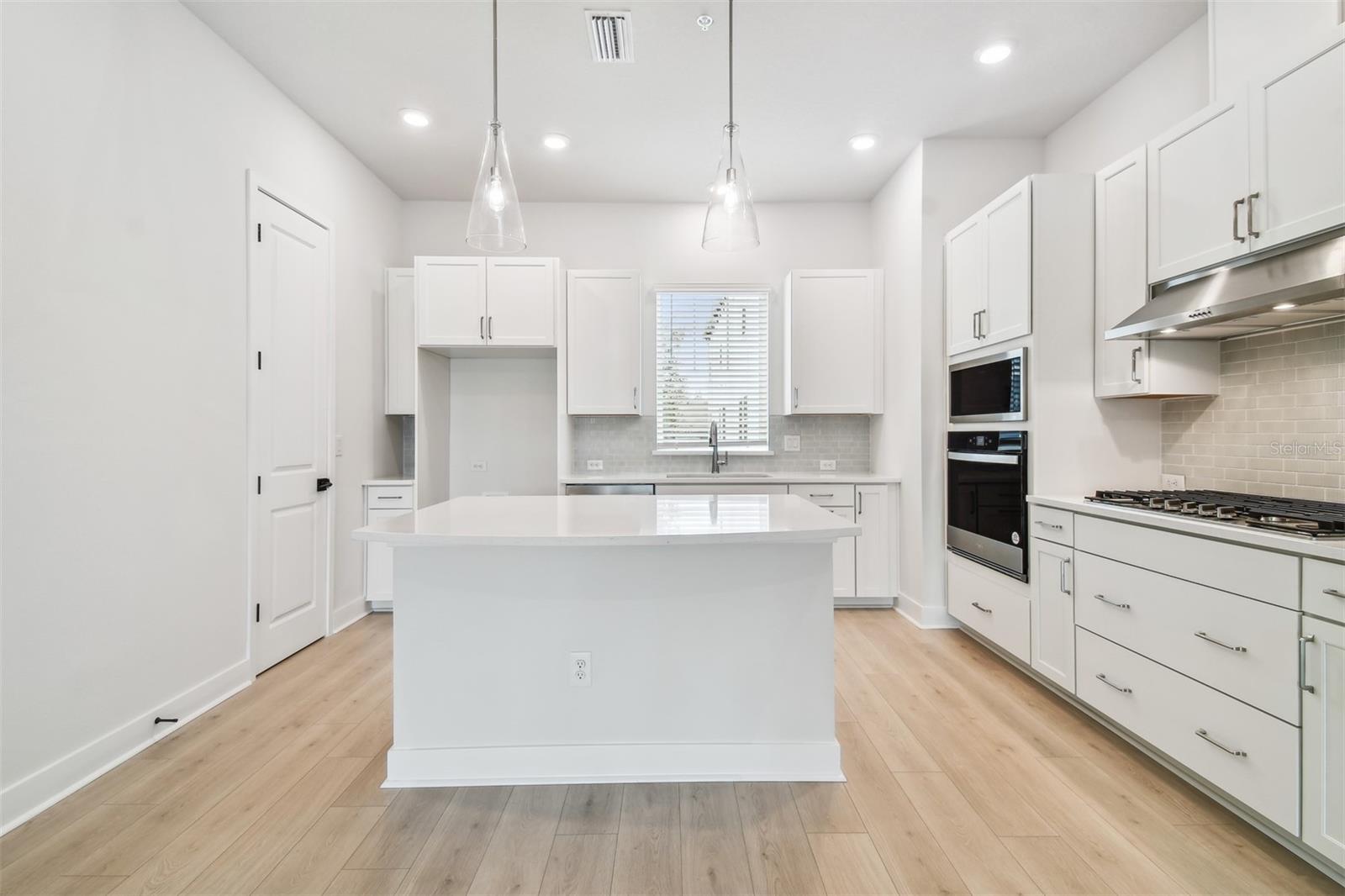6605 N NEBRASKA AVE #28, TAMPA, FL, 33604