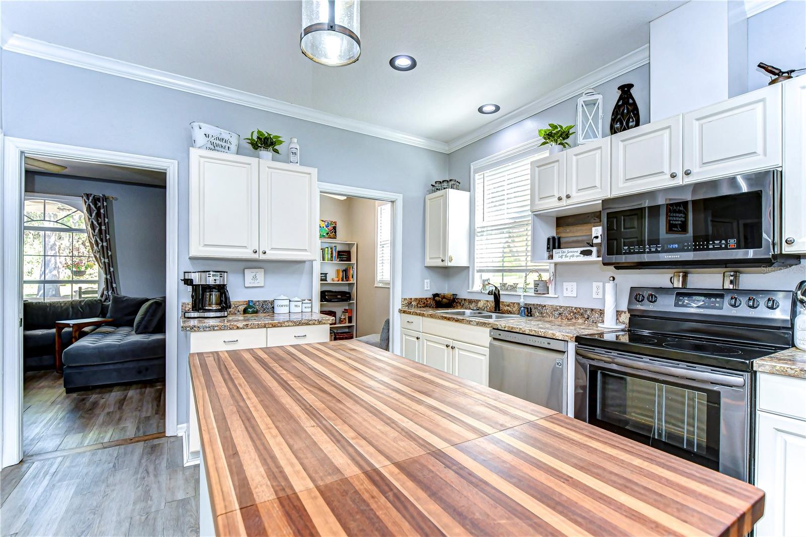 37410 DIXIE AVE, DADE CITY, FL, 33525