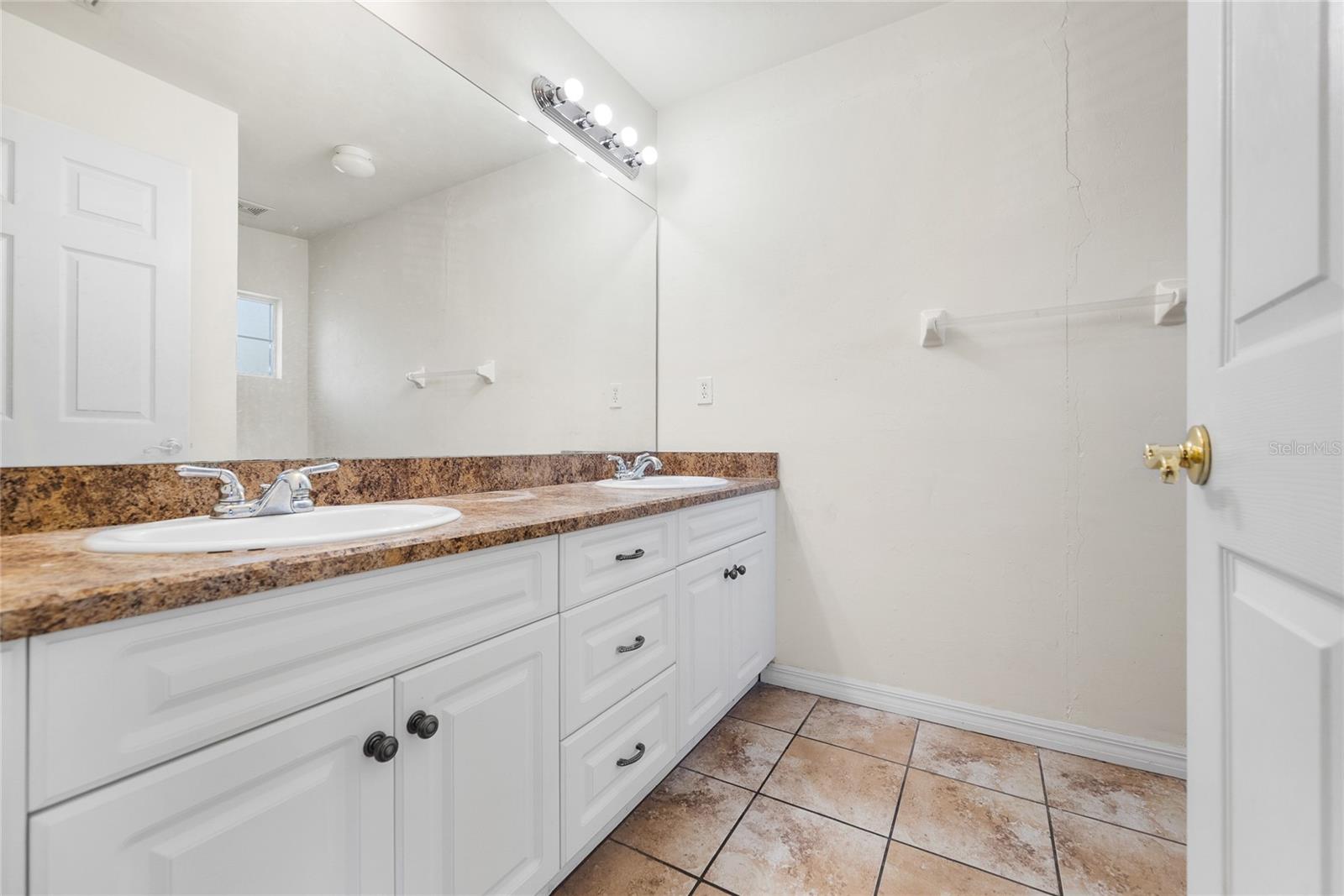 1571 NW 29TH RD #3, GAINESVILLE, FL, 32605
