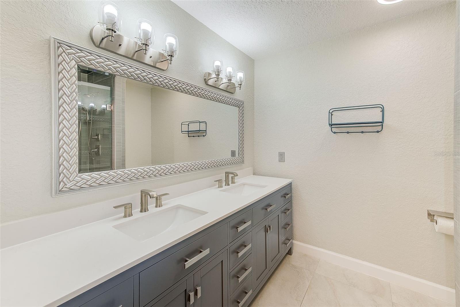 921 WOODLAND DR, PALM HARBOR, FL, 34683