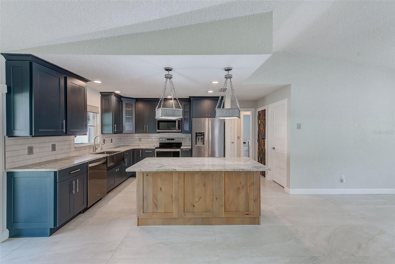 921 WOODLAND DR, PALM HARBOR, FL, 34683