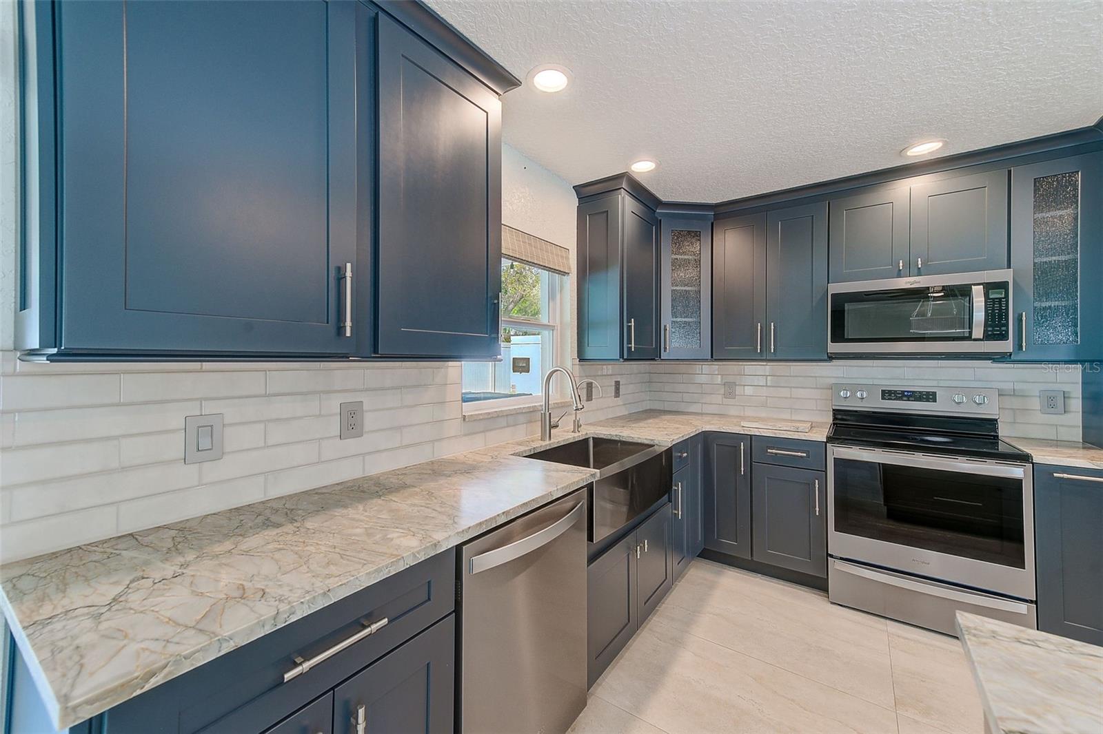 921 WOODLAND DR, PALM HARBOR, FL, 34683