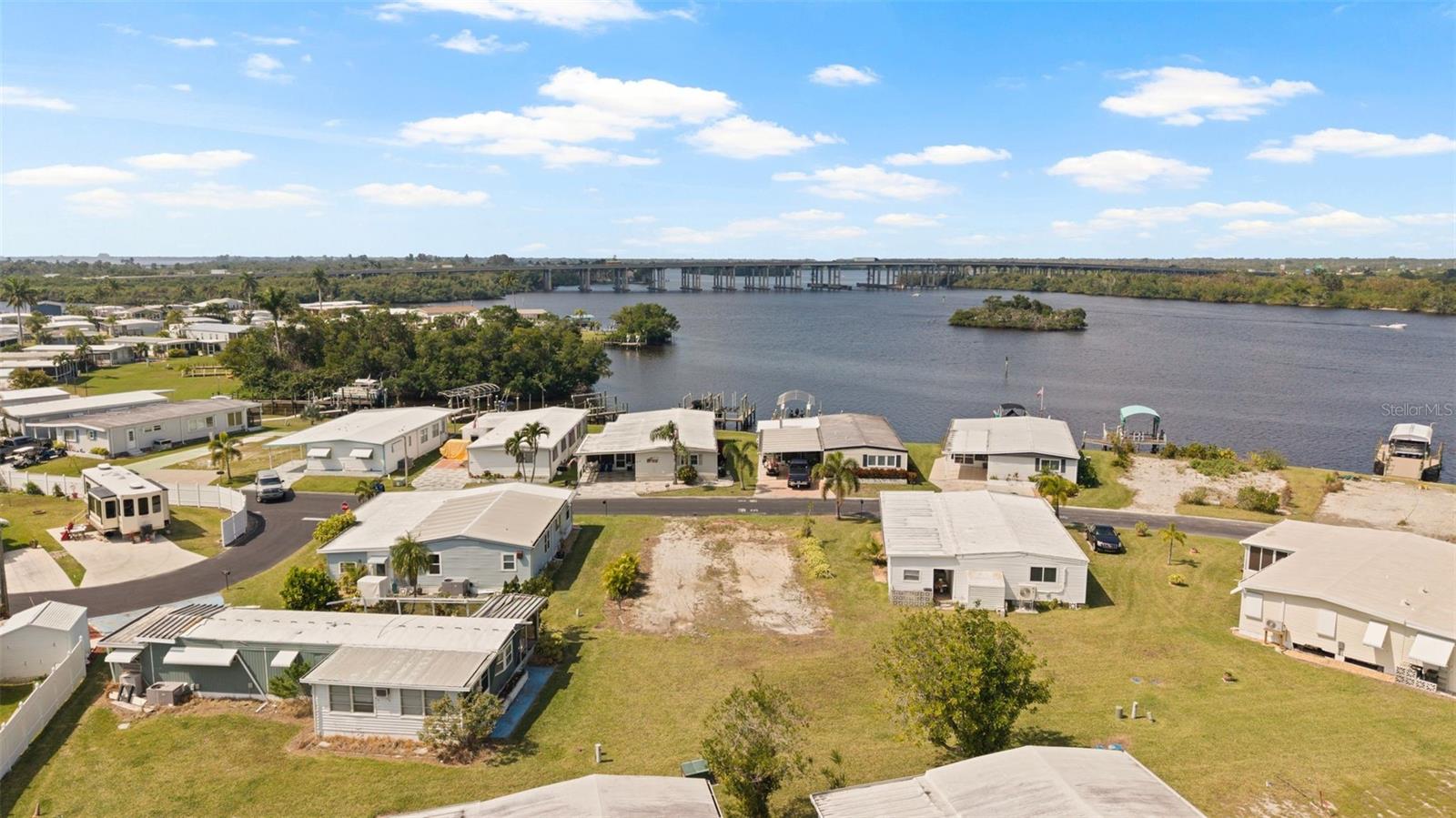 362 SHORELAND DR, FORT MYERS, FL, 33905
