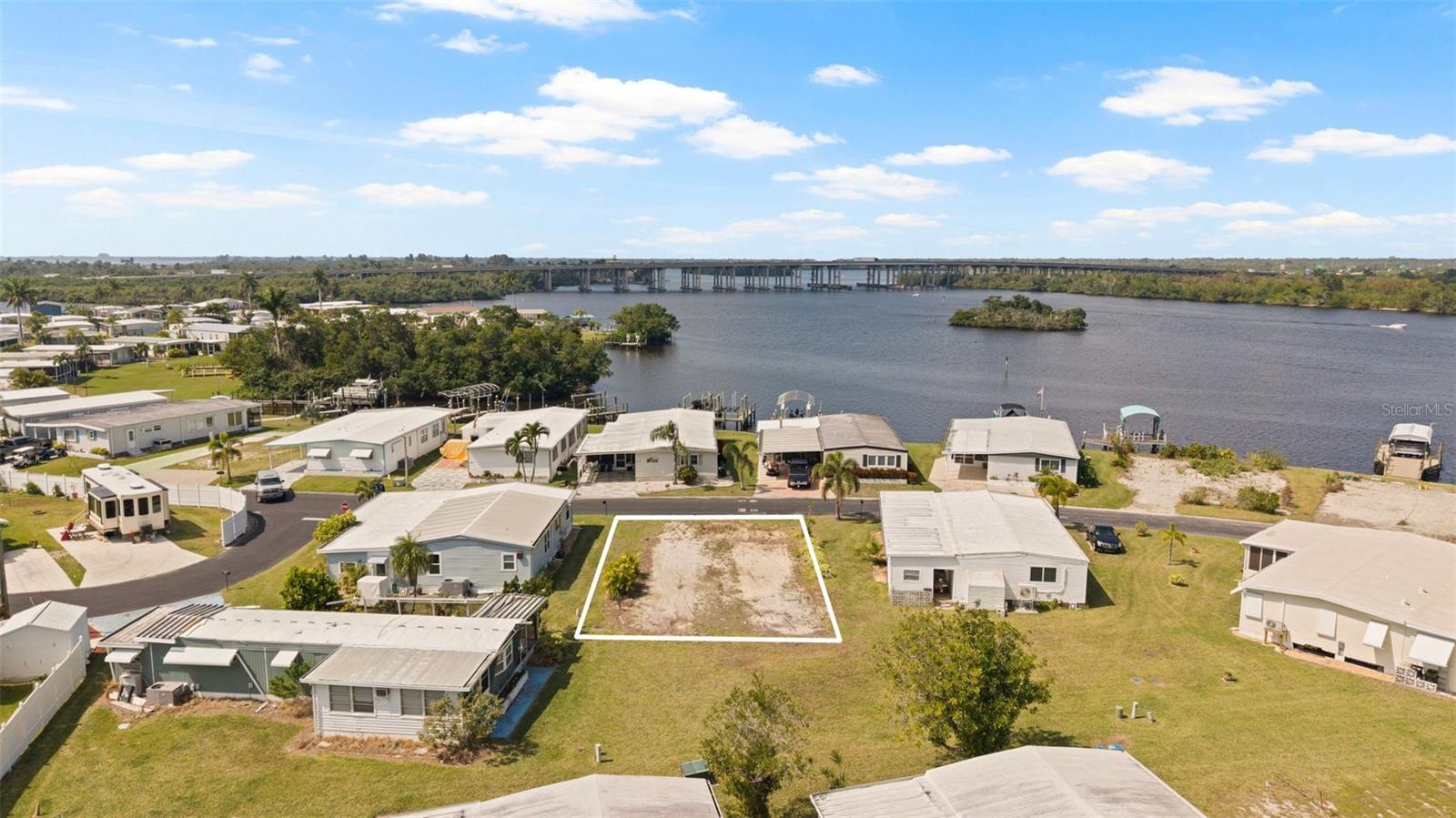 362 SHORELAND DR, FORT MYERS, FL, 33905