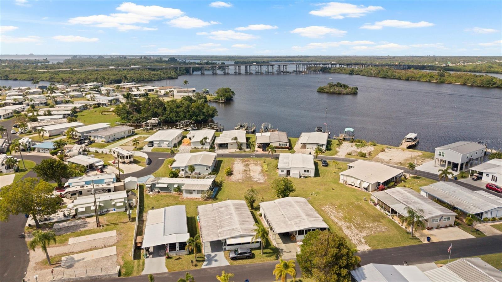 362 SHORELAND DR, FORT MYERS, FL, 33905