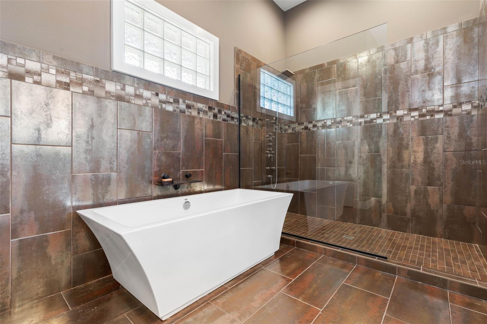 333 OCEAN CREST DR, PALM COAST, FL, 32137