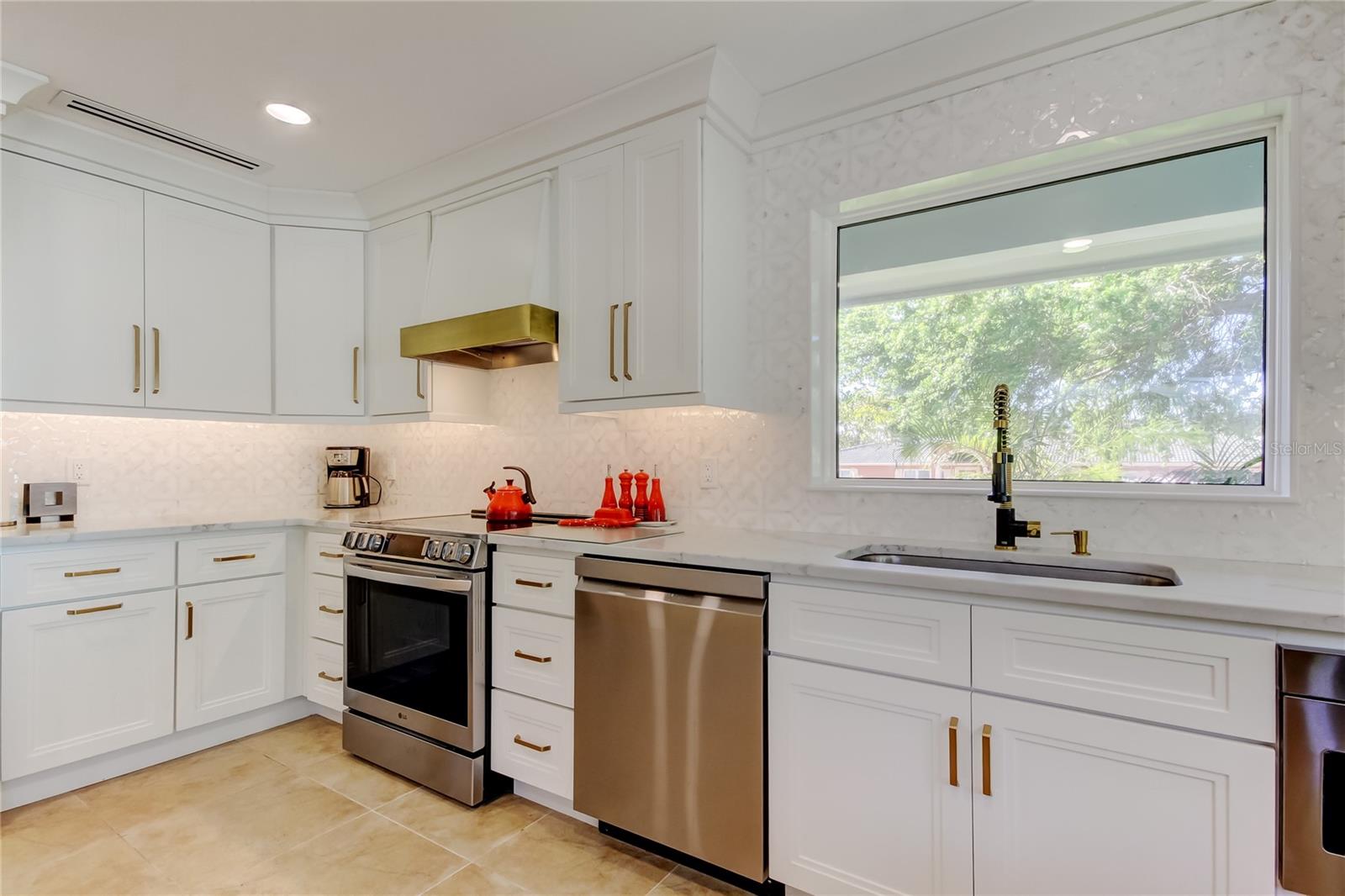 103 MORGAN DR, BELLEAIR BEACH, FL, 33786