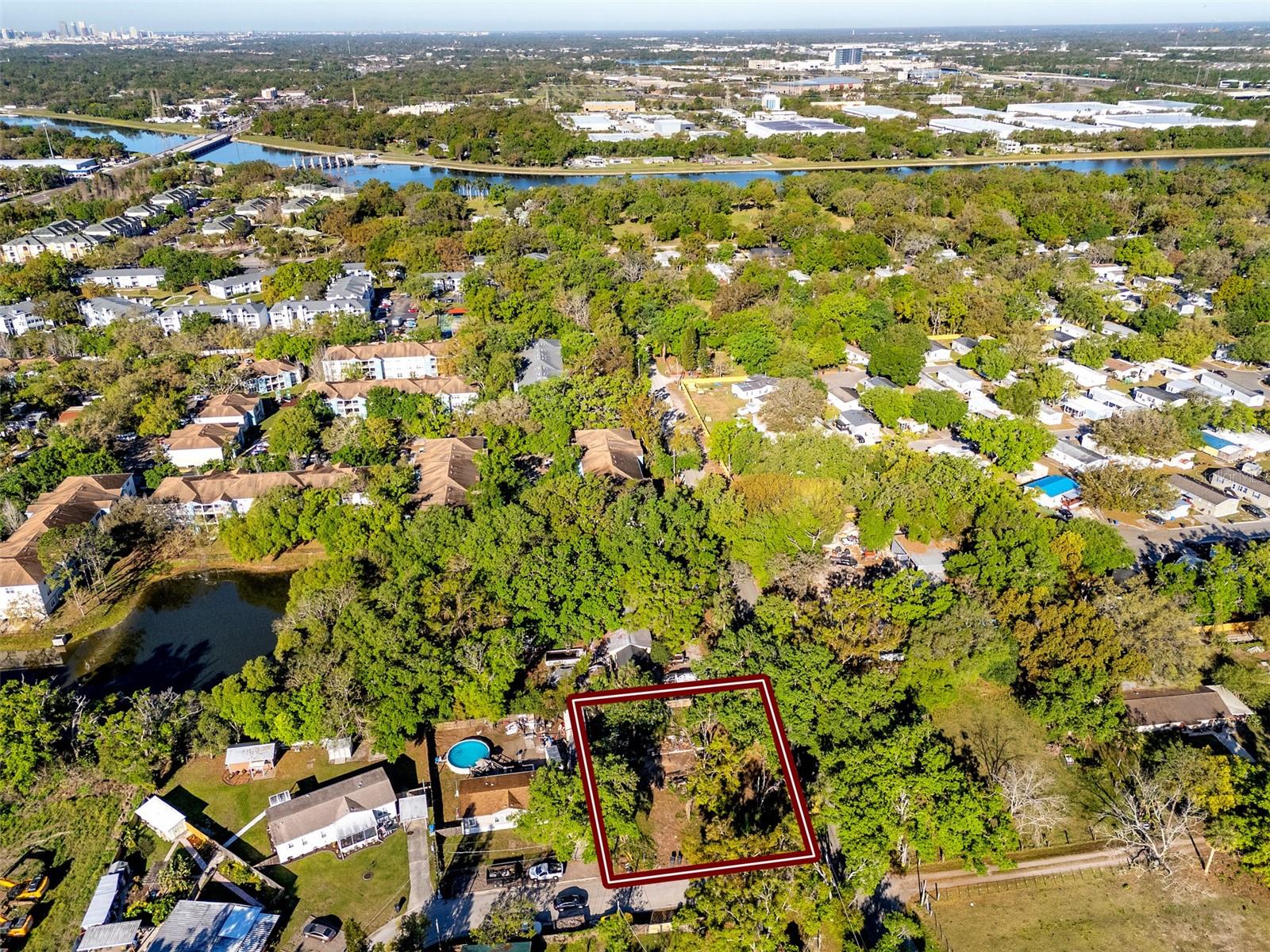 9503 SIX MILE CREEK RD, TAMPA, FL, 33610