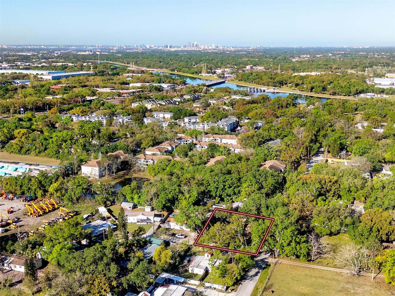 9503 SIX MILE CREEK RD, TAMPA, FL, 33610