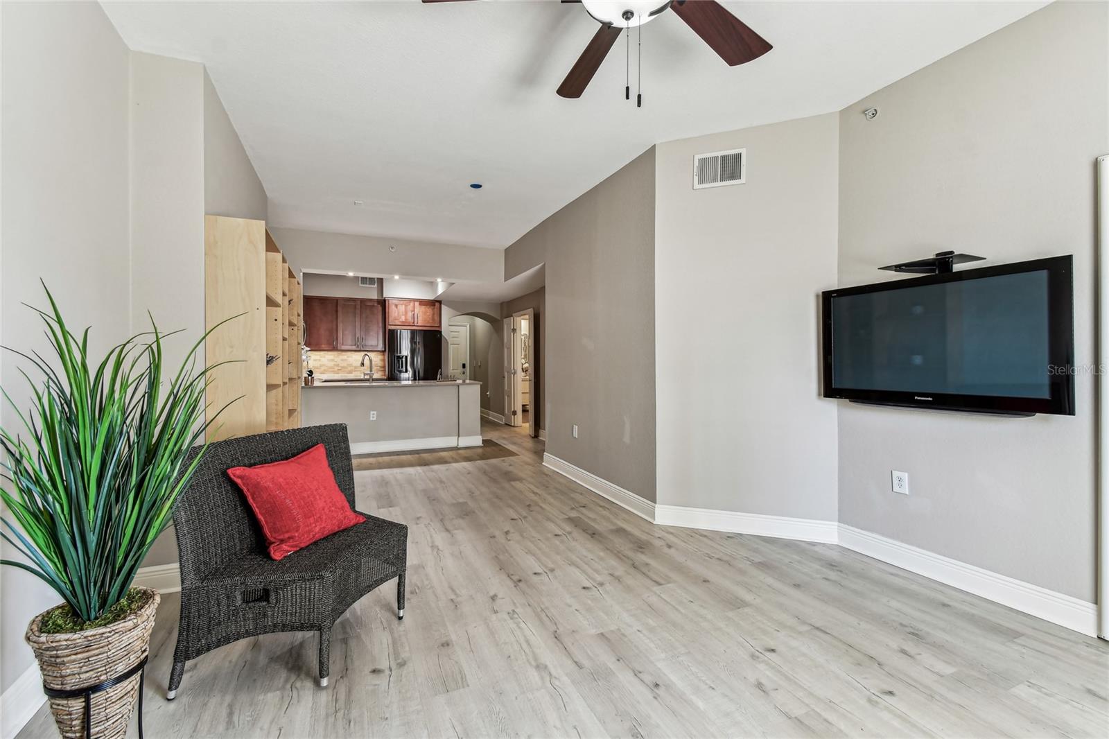 100 4TH AVE S #220, ST PETERSBURG, FL, 33701