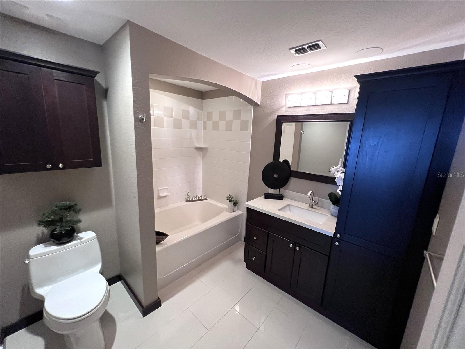 100 4TH AVE S #220, ST PETERSBURG, FL, 33701