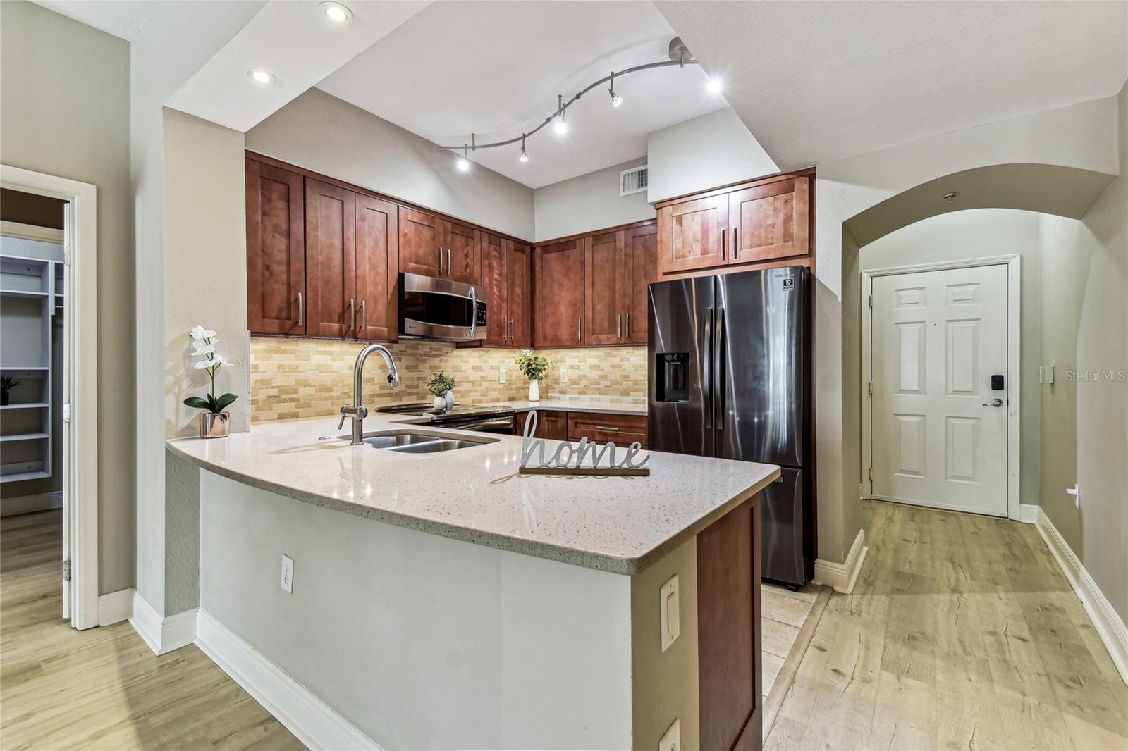 100 4TH AVE S #220, ST PETERSBURG, FL, 33701