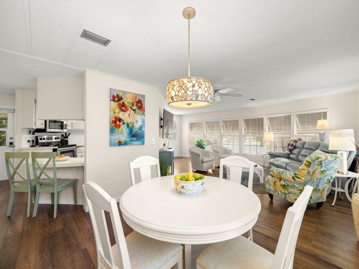 32 PALM FOREST DR, LARGO, FL, 33770