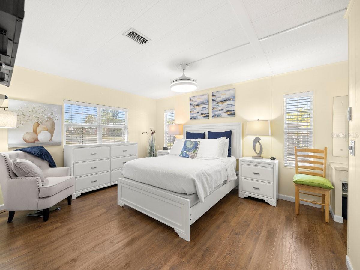 32 PALM FOREST DR, LARGO, FL, 33770