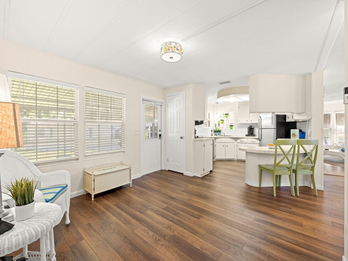 32 PALM FOREST DR, LARGO, FL, 33770