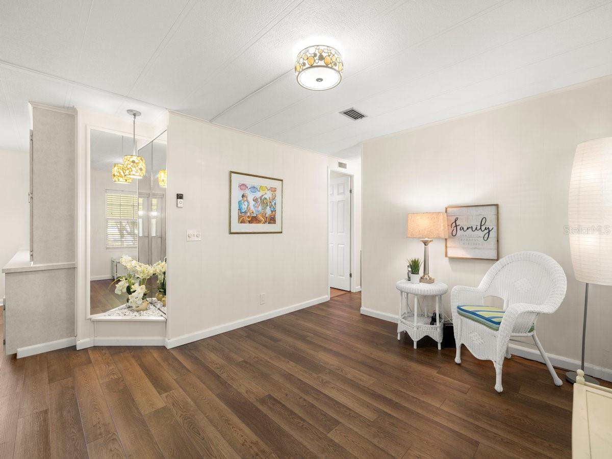32 PALM FOREST DR, LARGO, FL, 33770