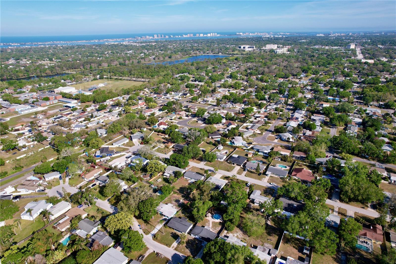 910 LAKESIDE DR, LARGO, FL, 33778