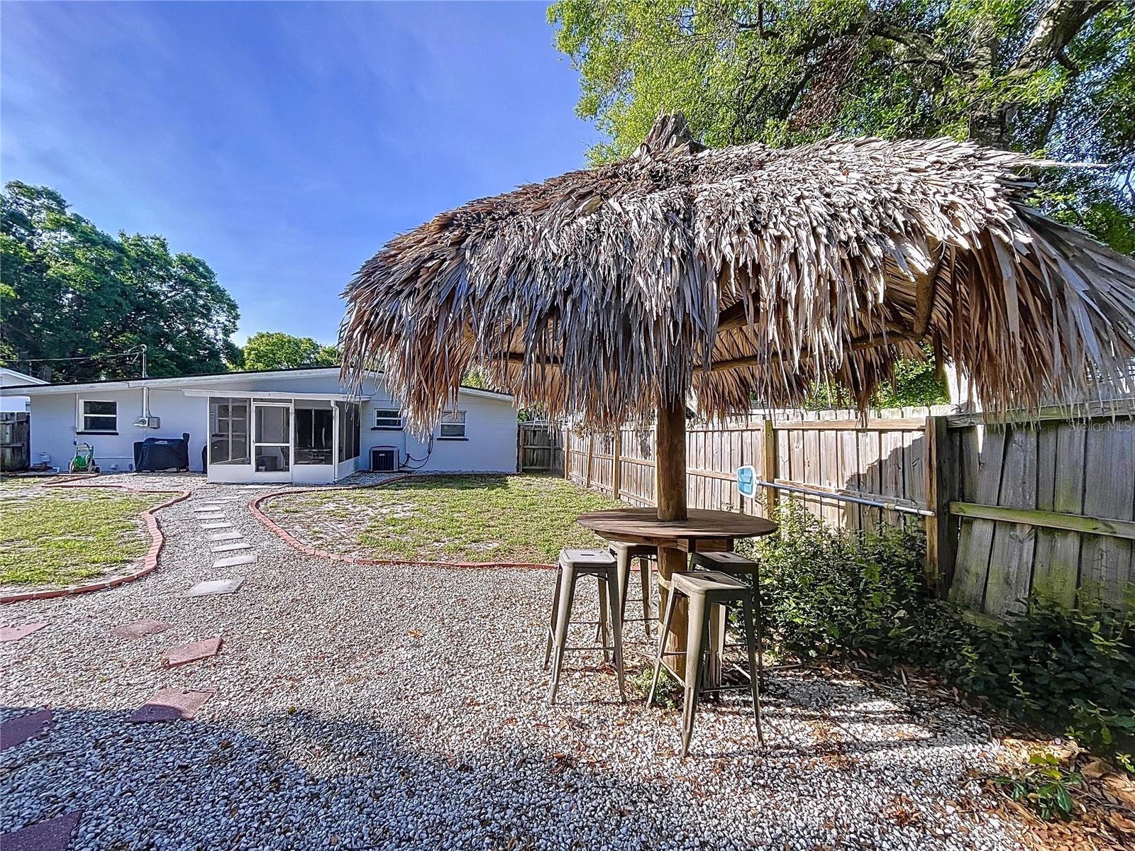 910 LAKESIDE DR, LARGO, FL, 33778