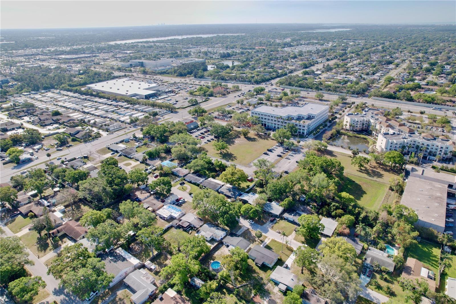 910 LAKESIDE DR, LARGO, FL, 33778
