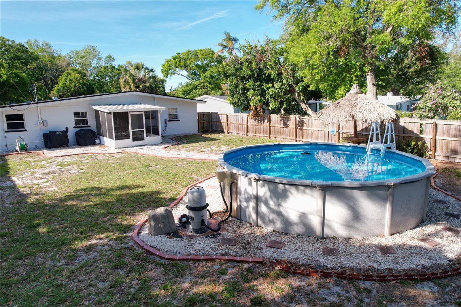 910 LAKESIDE DR, LARGO, FL, 33778
