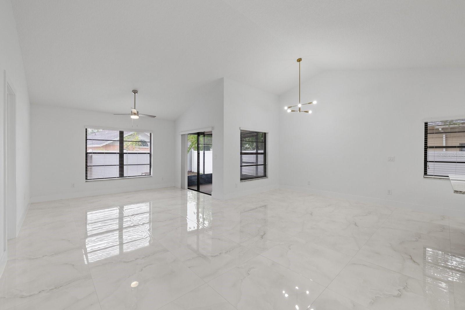 5483 FRIARSWAY DR, TAMPA, FL, 33624