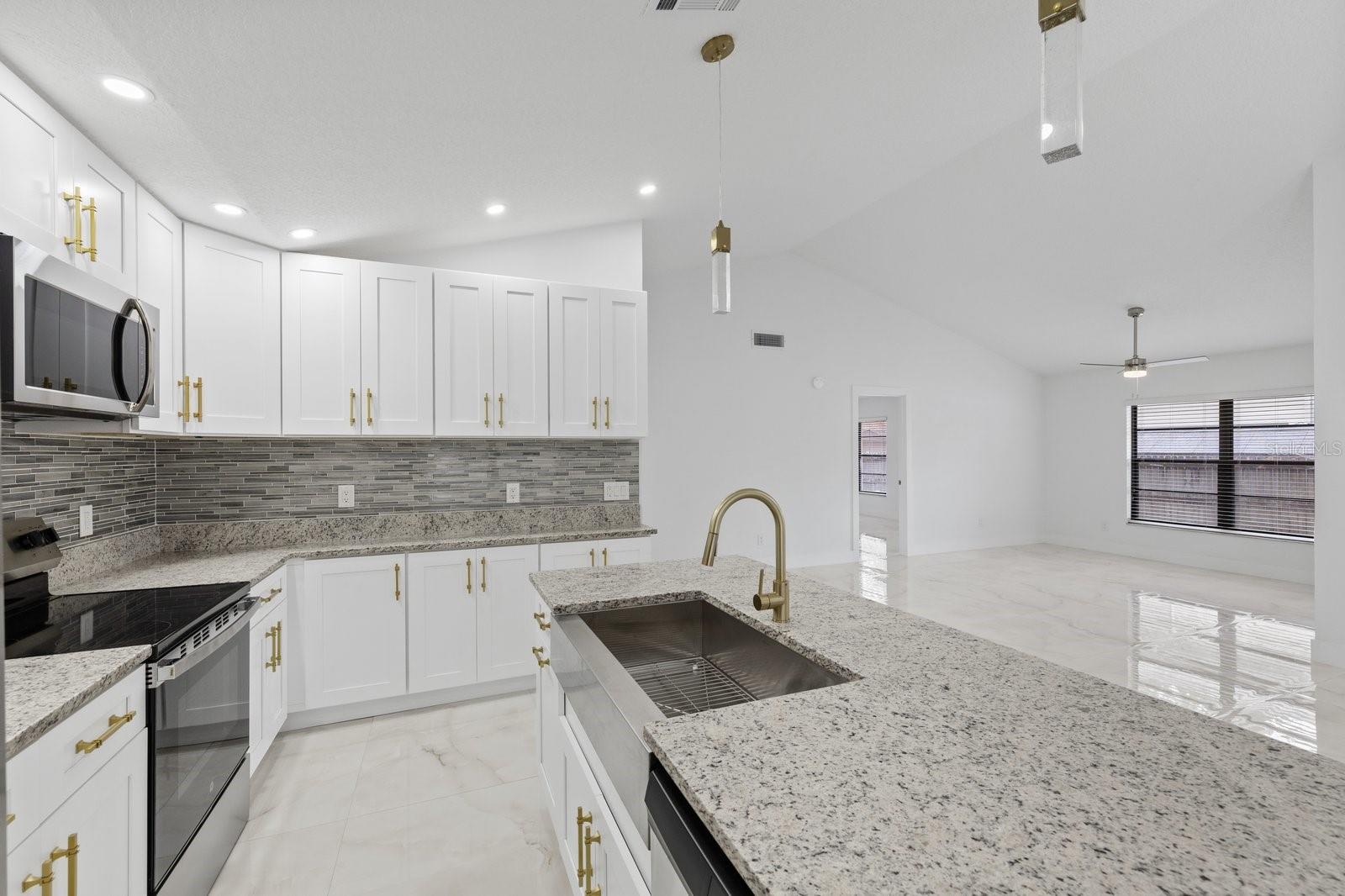 5483 FRIARSWAY DR, TAMPA, FL, 33624