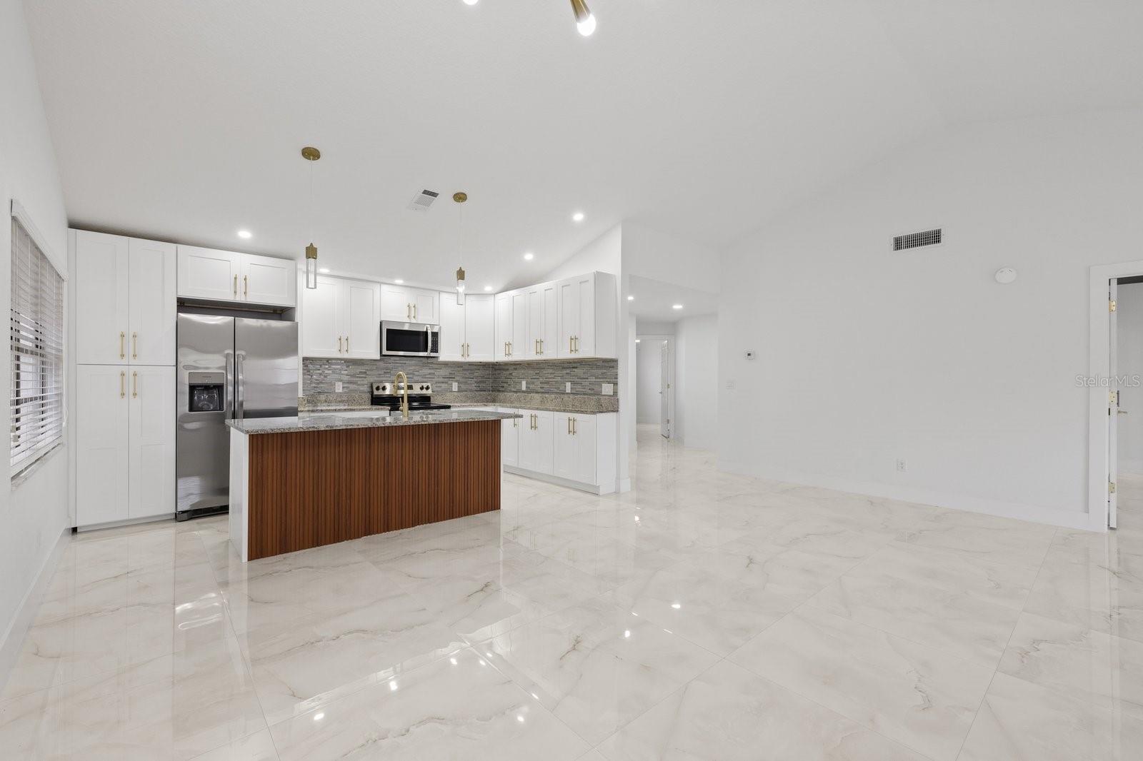 5483 FRIARSWAY DR, TAMPA, FL, 33624