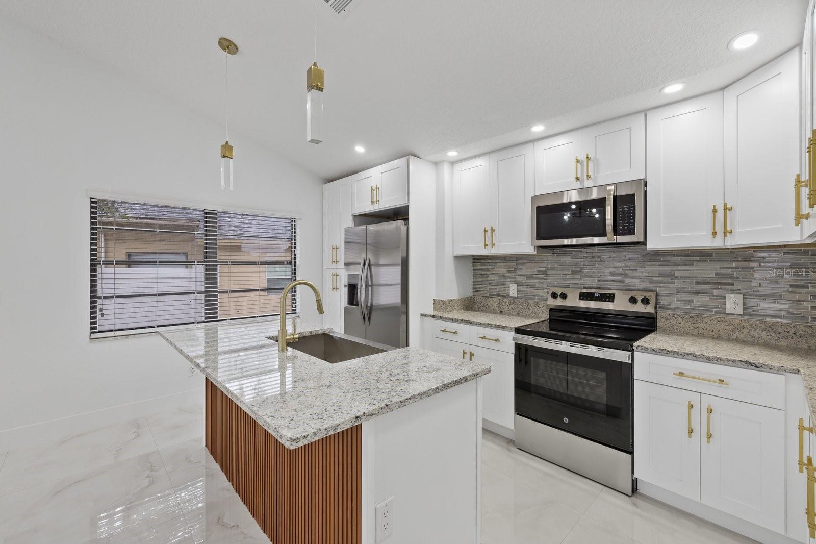 5483 FRIARSWAY DR, TAMPA, FL, 33624