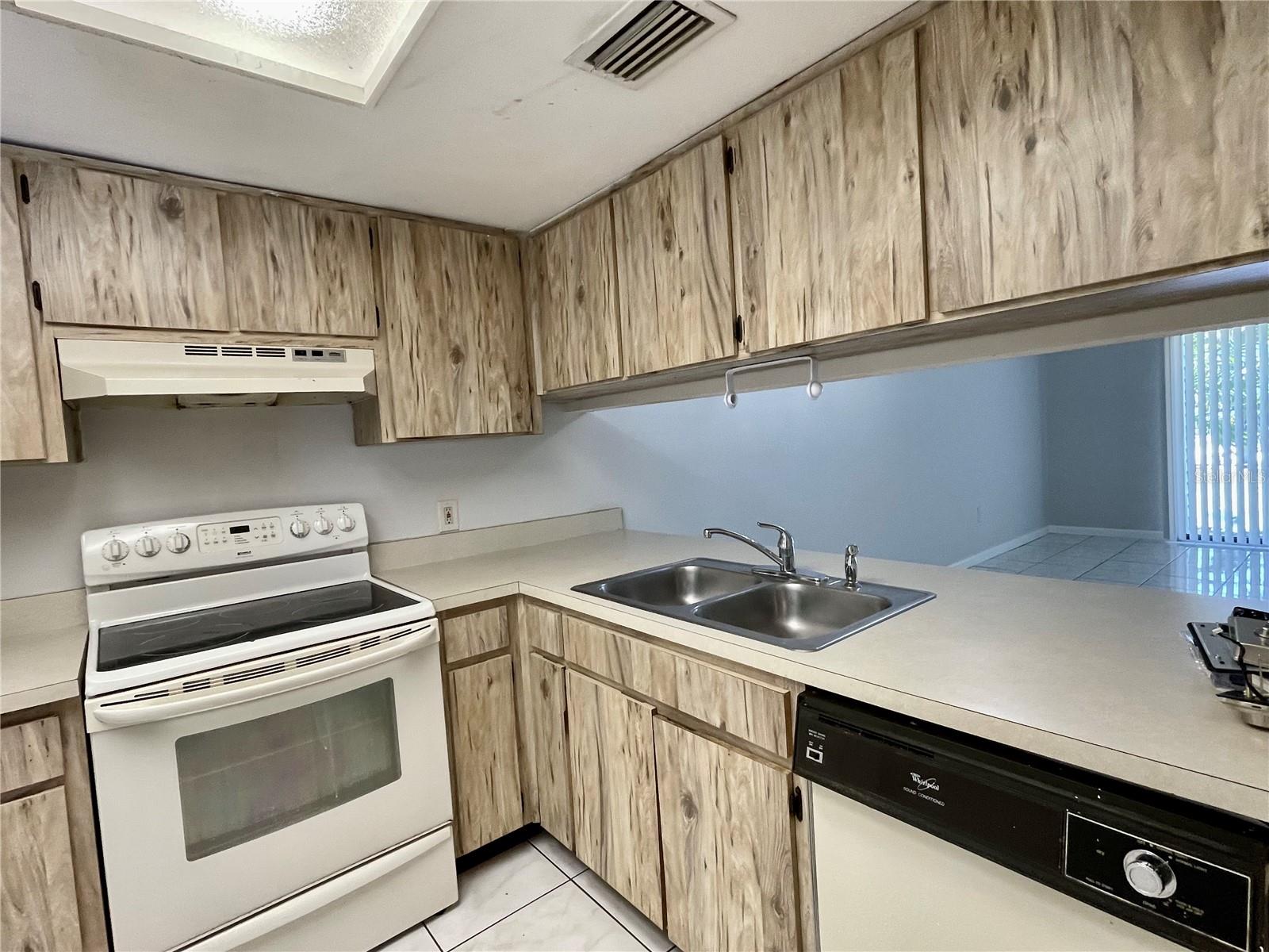 5022 TERRACE PALMS CIR #101, TAMPA, FL, 33617
