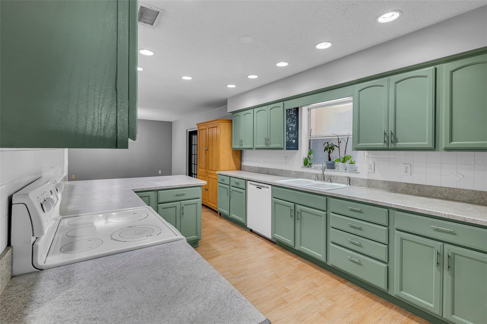 1609 E LAKE PARKER DR, LAKELAND, FL, 33801
