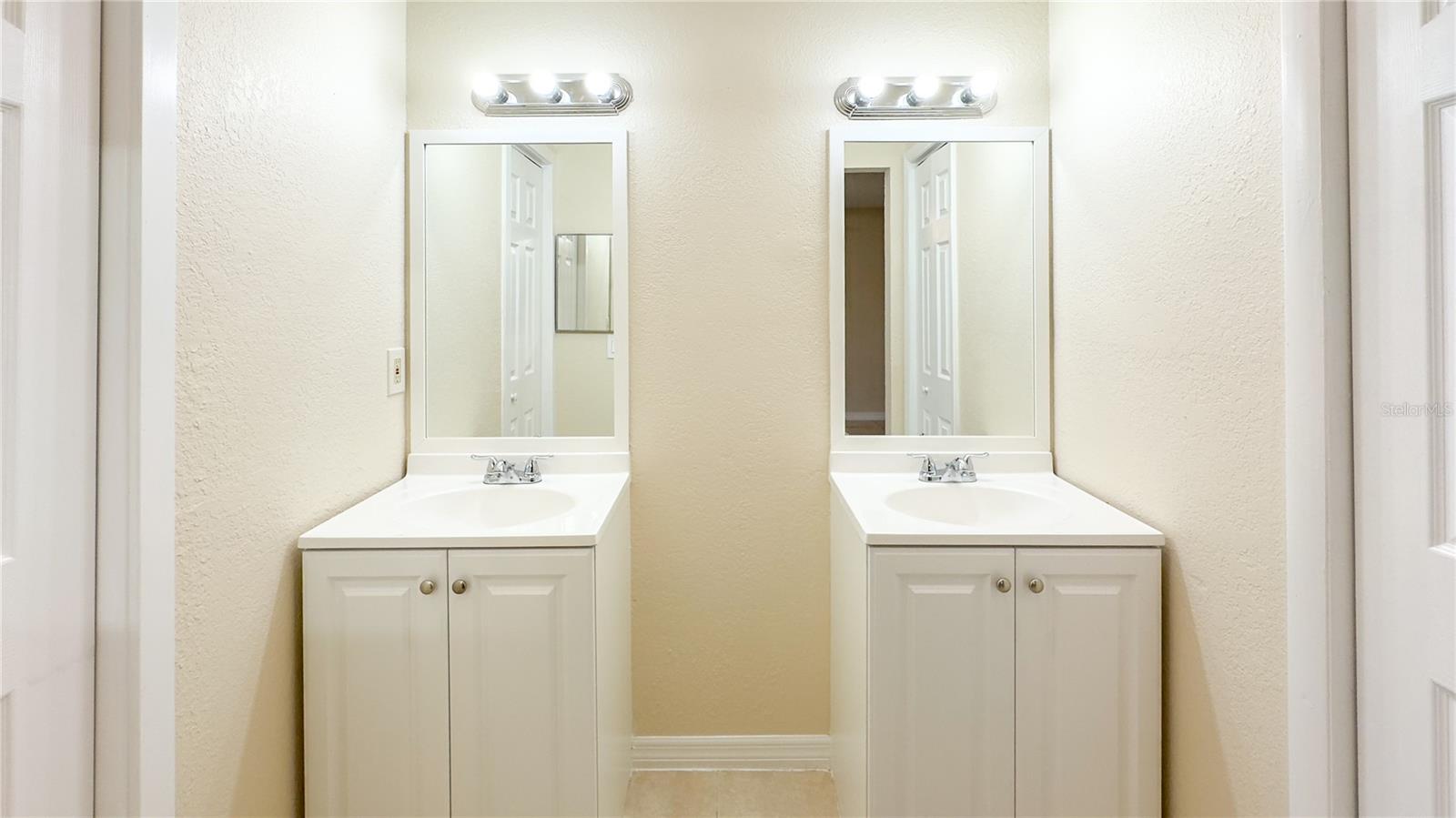 536 LAKEHURST AVE NW, PORT CHARLOTTE, FL, 33952