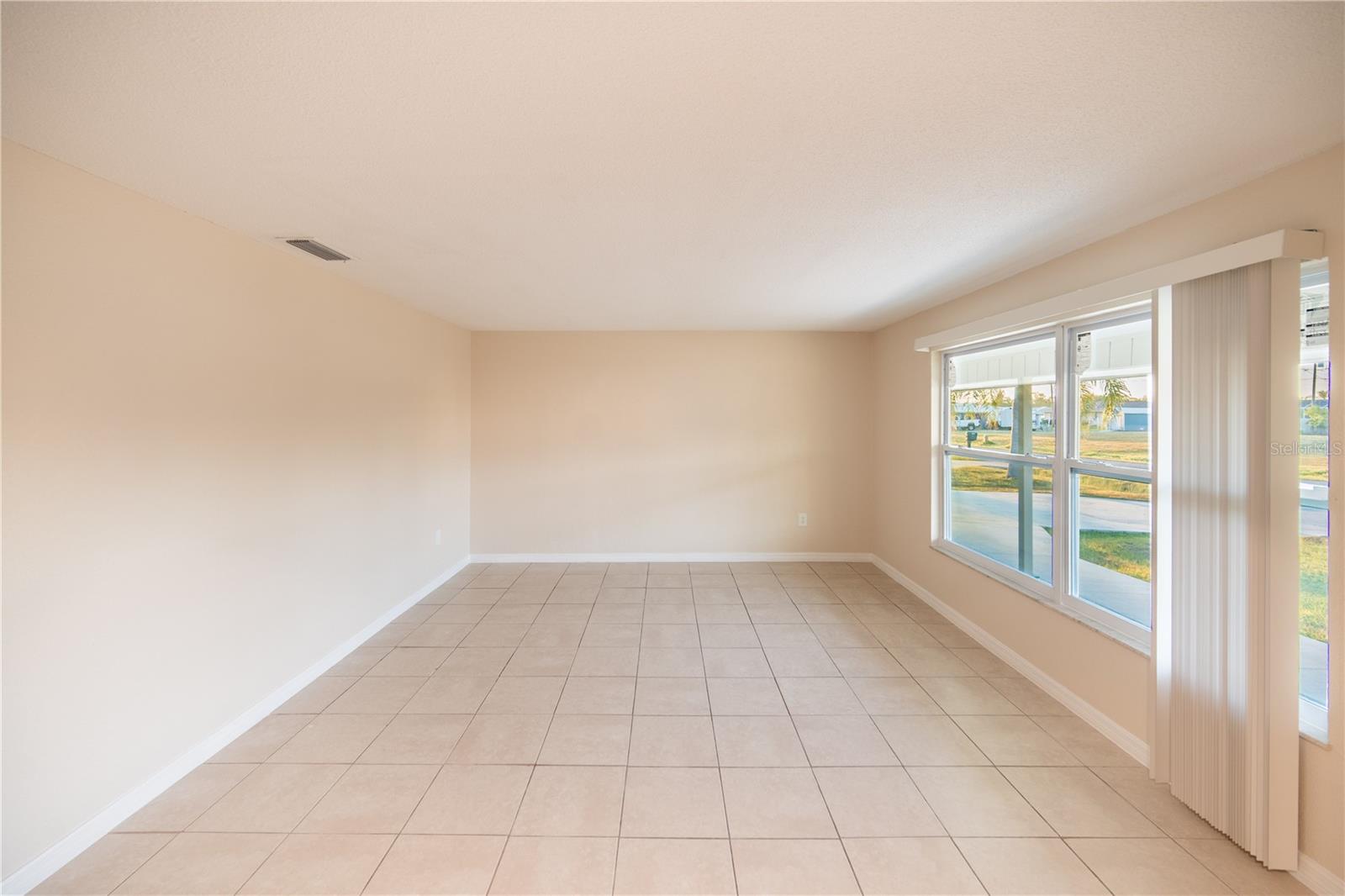536 LAKEHURST AVE NW, PORT CHARLOTTE, FL, 33952