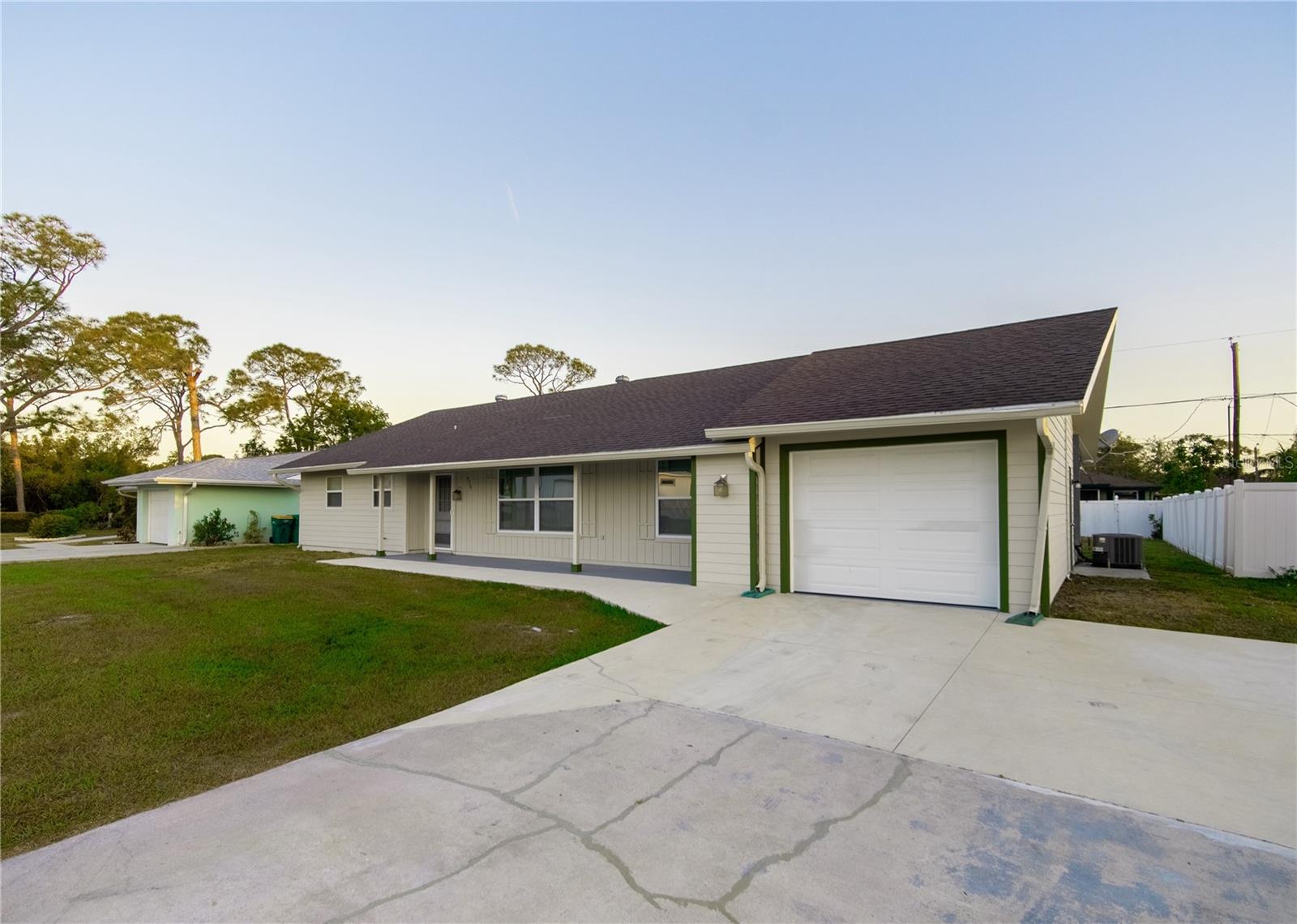 536 LAKEHURST AVE NW, PORT CHARLOTTE, FL, 33952