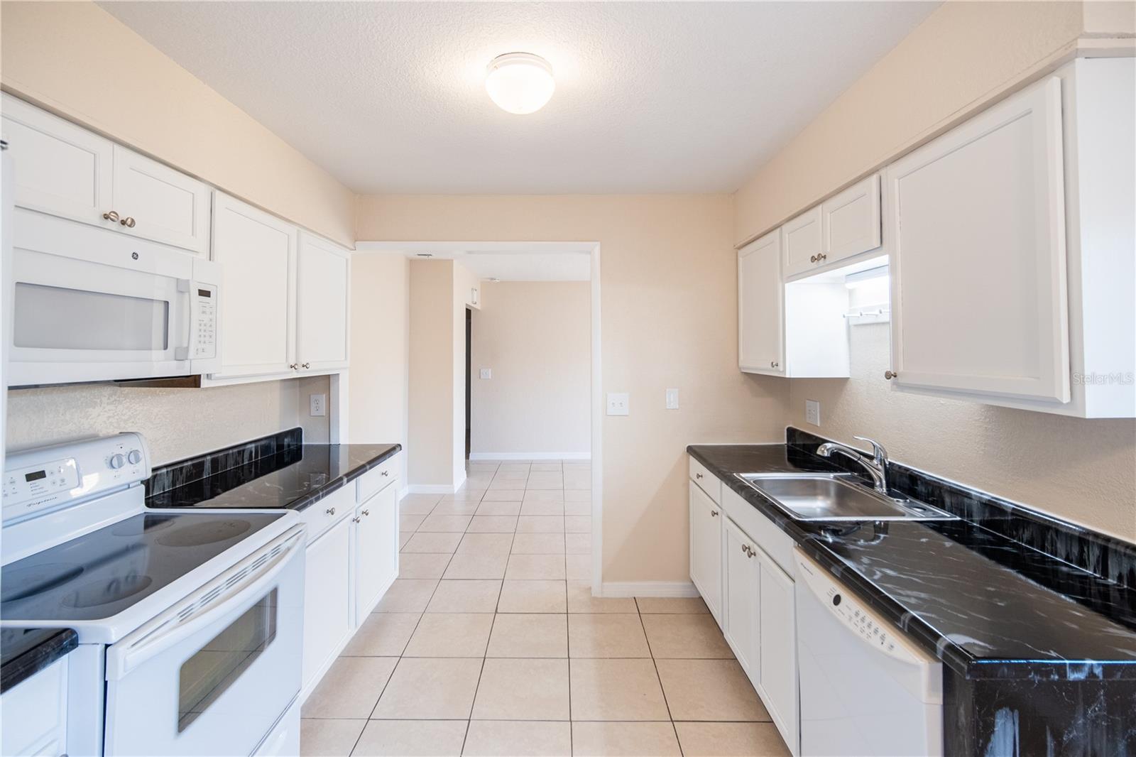 536 LAKEHURST AVE NW, PORT CHARLOTTE, FL, 33952