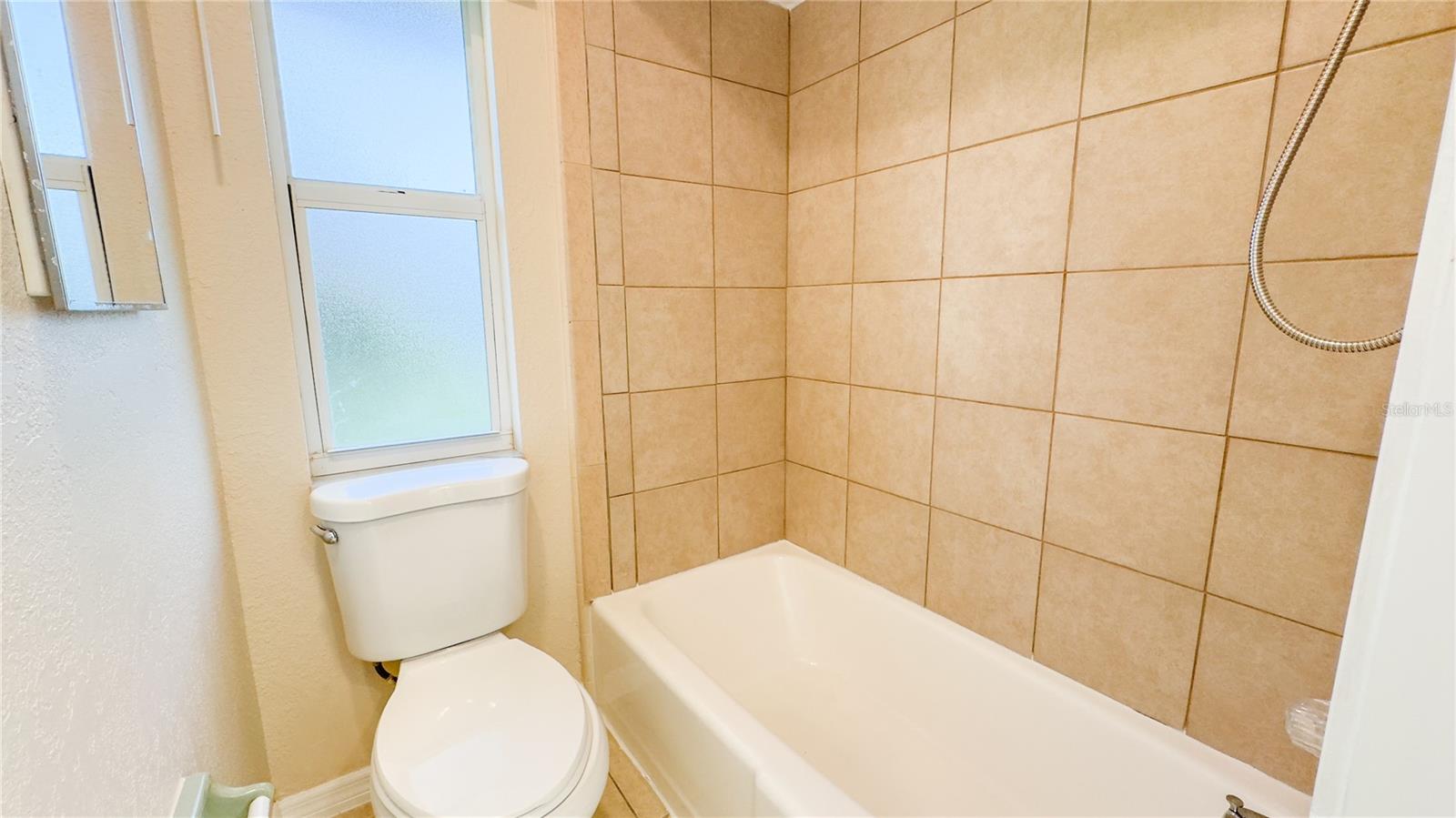 536 LAKEHURST AVE NW, PORT CHARLOTTE, FL, 33952