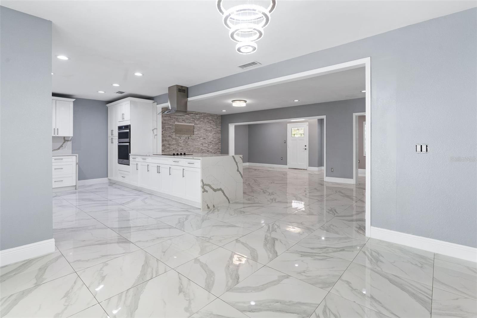 6421 SANTA MONICA DR, TAMPA, FL, 33615